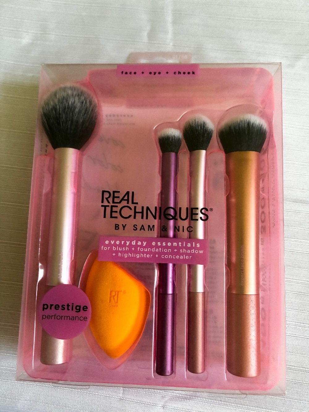 Real Techniques brush set (Makeup)
